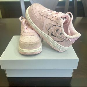 ❌SOLD❌ NIKE girls shoe Size 8